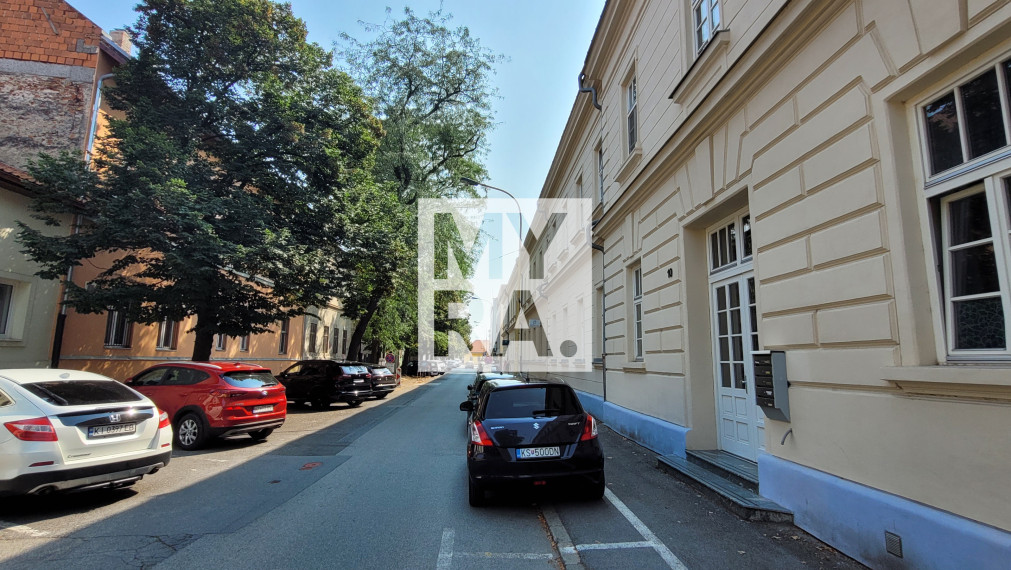 Ambulancia, kancelária alebo obchodný priestor, prízemie, 2x parkovanie, 94 m2, klimatizácia