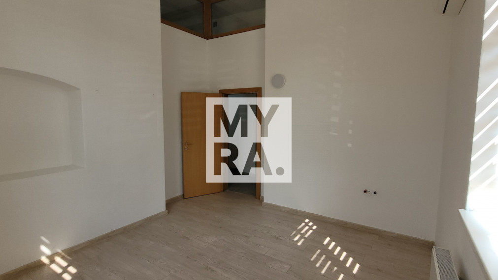 Ambulancia, kancelária alebo obchodný priestor, prízemie, 2x parkovanie, 94 m2, klimatizácia