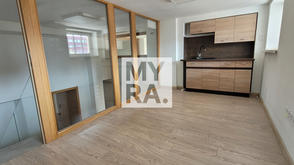 Ambulancia, kancelária alebo obchodný priestor, prízemie, 2x parkovanie, 94 m2, klimatizácia