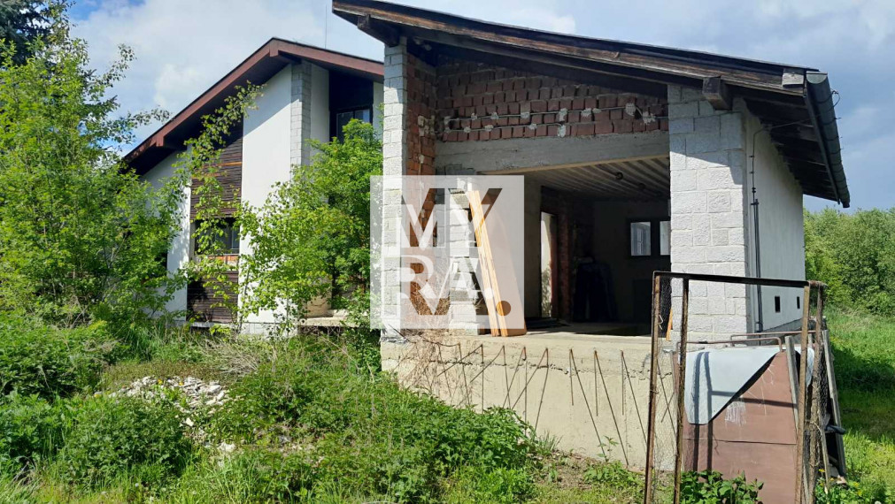 Skolaudovaný, komfortne riešený rodinný dom v štádiu holodom.