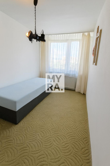 3. izb. byt, Košťova ul., 6 m2 loggia, pražský typ, blízko centra