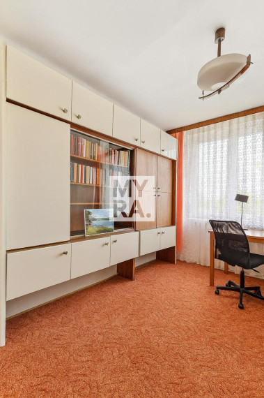 3. izb. byt, Košťova ul., 6 m2 loggia, pražský typ, blízko centra
