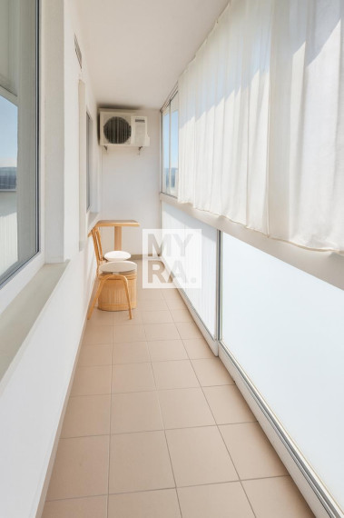 3. izb. byt, Košťova ul., 6 m2 loggia, pražský typ, blízko centra
