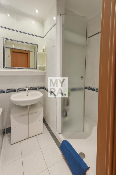 3. izb. byt, Košťova ul., 6 m2 loggia, pražský typ, blízko centra
