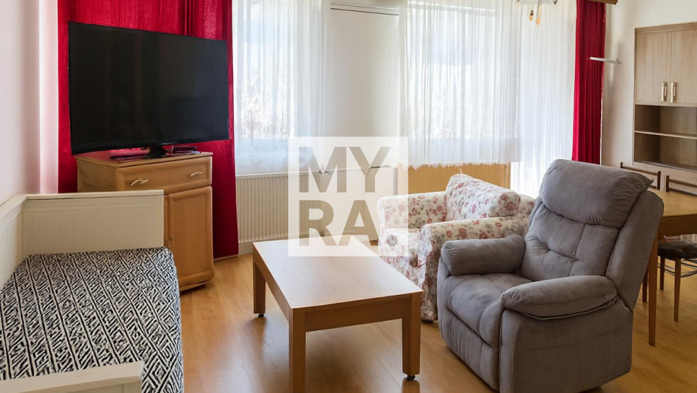 3. izb. byt, Košťova ul., 6 m2 loggia, pražský typ, blízko centra