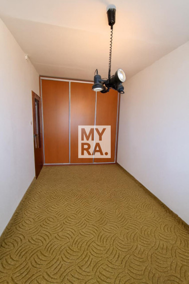 3. izb. byt, Košťova ul., 6 m2 loggia, pražský typ, blízko centra