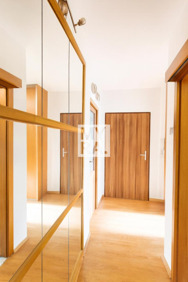 3. izb. byt, Košťova ul., 6 m2 loggia, pražský typ, blízko centra