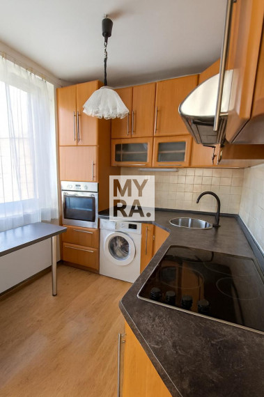 3. izb. byt, Košťova ul., 6 m2 loggia, pražský typ, blízko centra
