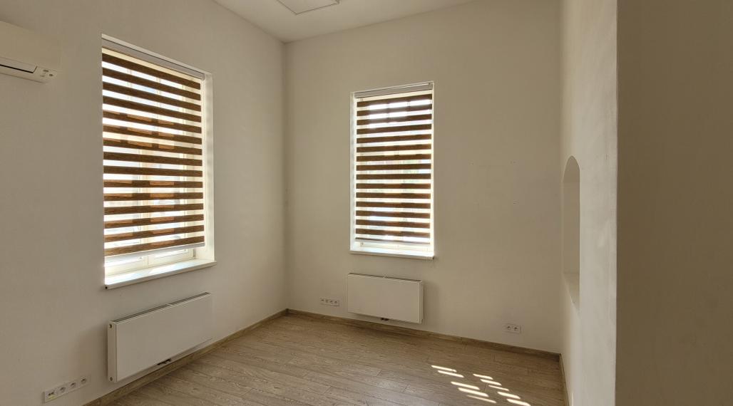 Ambulancia, kancelária alebo obchodný priestor, prízemie, 2x parkovanie, 94 m2, klimatizácia