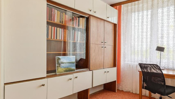 3. izb. byt, Košťova ul., 6 m2 loggia, pražský typ, blízko centra